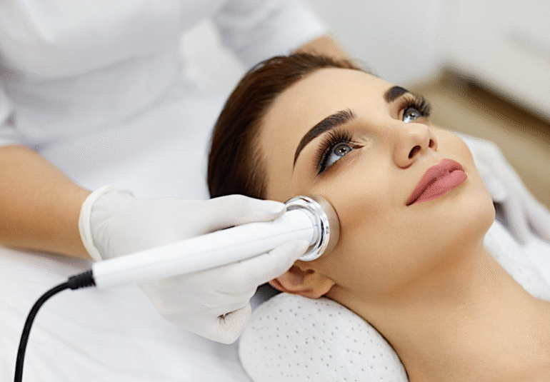Una lastra che contrastare la lassità in diverse zone del corpo e ottenere un effetto lifting naturale